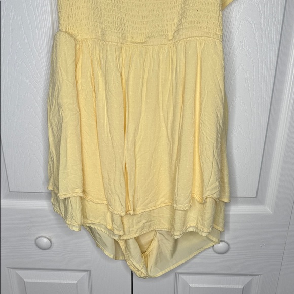Hollister Yellow Flutter Sleeve Romper - Picture 8 of 11